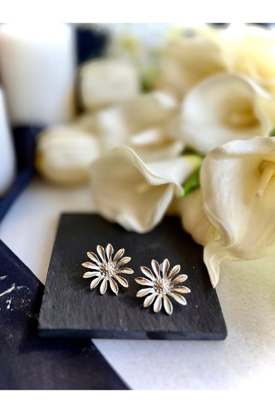 Merishe Jewerly Silver Twelve Petal Daisy Stud Earrings