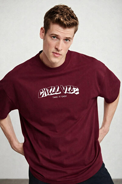 COMBİNE MİCHAİL تي شيرت رجالي باللون الأحمر الداكن مطبوع عليه CHILL مقاس كبير