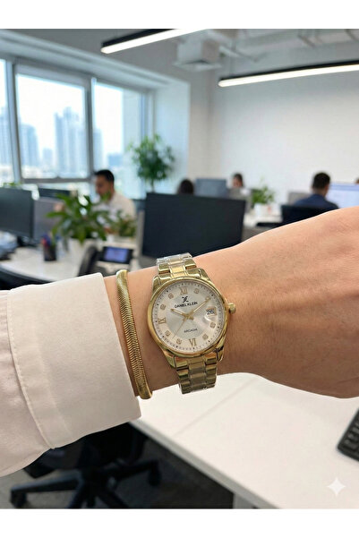 Daniel Klein Kadın Gold Renk Roma Rakamlı Taşlı Takvimli Metal Kol Saati, Gol...