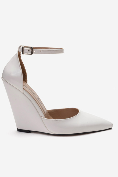 Ayakkabı Ateşi Λευκά λουστρίνια γυναικεία παπούτσια με μυτερή μύτη και τακούν...