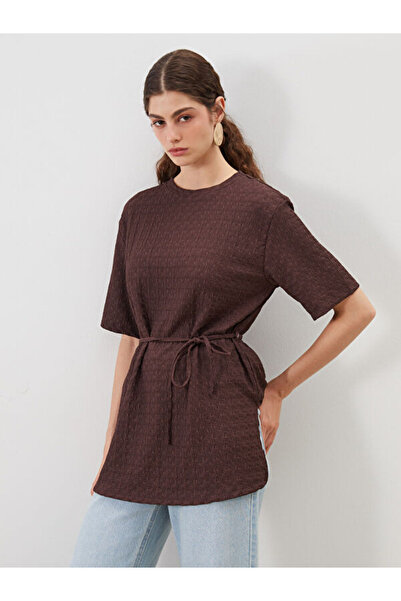 LC Waikiki Seçimler I Sıfır بلوزة ذات ياقة روبا مزخرفة من Freezen Store