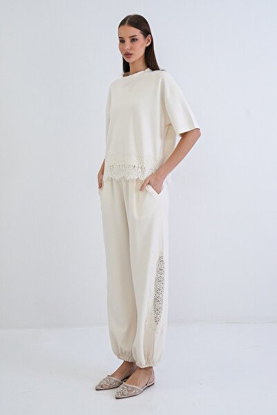 Trend Alaçatı Stili Women's Cream Crew Neck Model Fabric Lace Detailed Blouse...