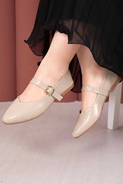 EBRUTESETTÜR حذاء ماري جين باليرينا بتفاصيل حزام مشبك باللون البيج