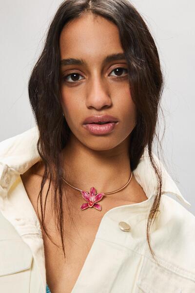 Bershka Çiçekli sert choker kolye