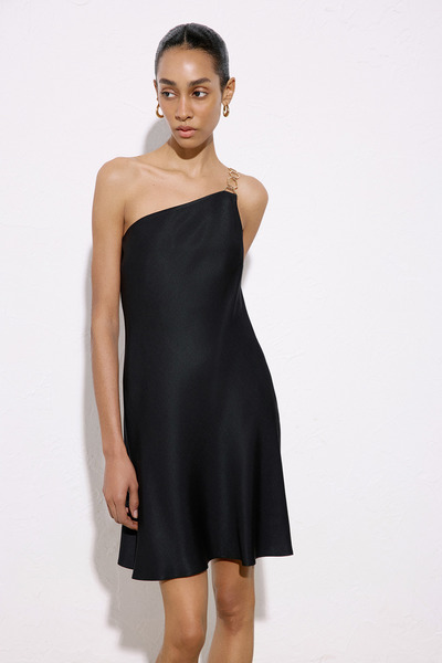 rue Tek Omuz Gold Aksesuar Detaylı Mini Siyah Elbise