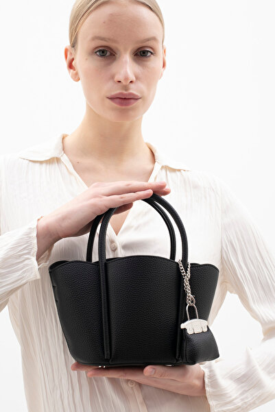 Matthew Cox حقيبة كتف نسائية سوداء BYN2463