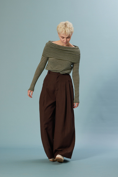 Nisan بلوزة تريكو مخططة بياقة على طراز مادونا