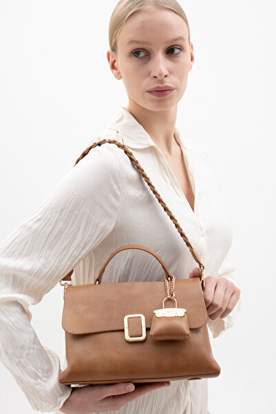 Matthew Cox حقيبة كتف نسائية لون جملي BYN2455