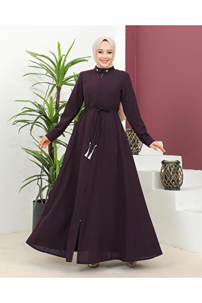 ESLEMNUR Curea FERACE cu detalii și accesorii.