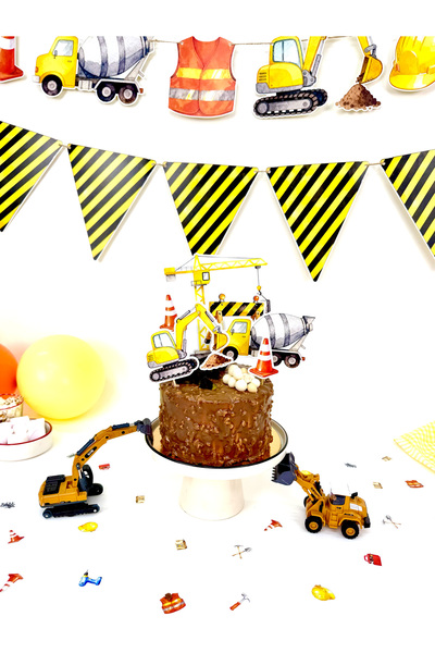 Flu Party زينة الكيك بتصميم البناء - زينة كيك بمفهوم البناء