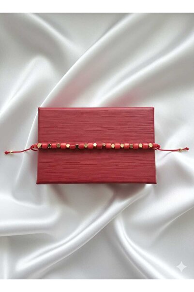 Handmade Red Minimalist Cube & Gold – Simplicity that attracts attention