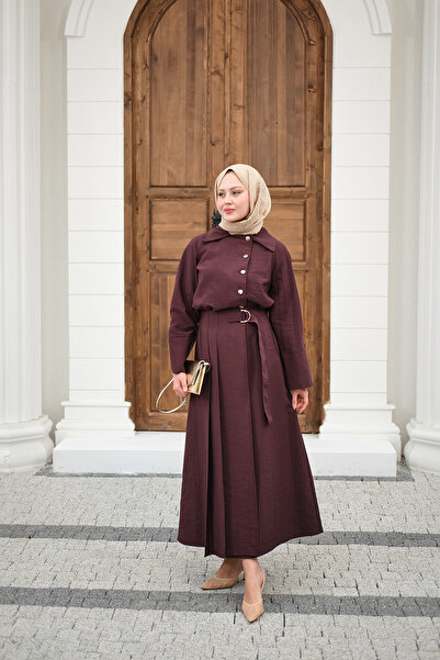 LOCCO طقم تنورة نسائي بتفاصيل أزرار ذهبية بلون البرقوق