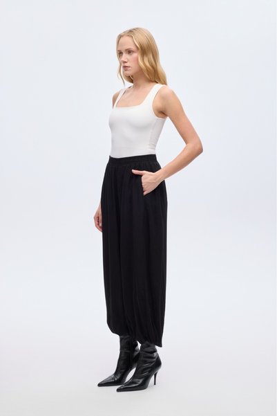 Rozella Butik Black Pants Design Model