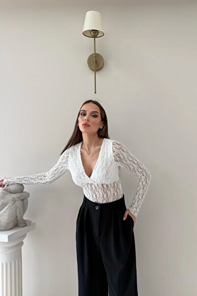 Sorridi Deep V-Neck Lace Bodysuit