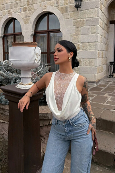 MOZENA Lace Guipure Detailed Deep V-Neck Bodysuit