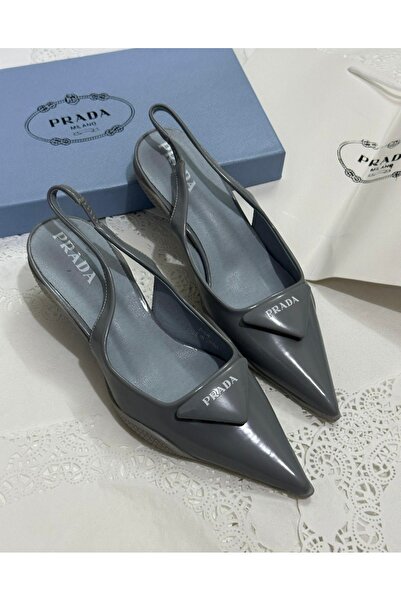 BARAQA Elegant women's shoes in several colors, complete with all accessories.