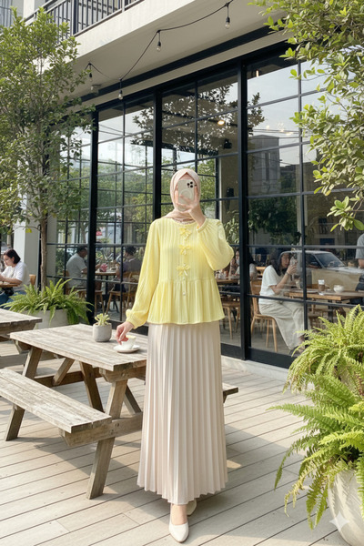 bellura Önü Fiyonk Detaylı Düğmeli Lastikli Bluz