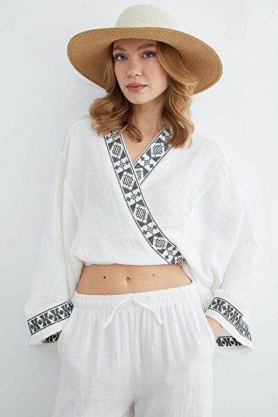 Fulla Moda Yakası Ve Kolu Nakışlı Bağlamalı Kimono