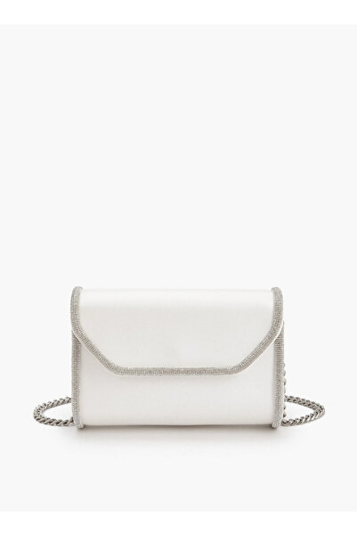 Flora Bella by Shoexpress حقيبة كروسبودي مزينة بحزام سلسلة، من مجموعة رمضان