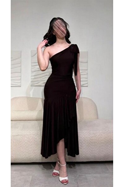 antyora A beautiful, elegant, and very striking evening dress made of luxurio...