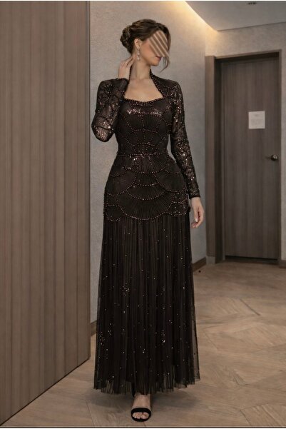 KIARA A luxurious evening dress in several colors with an elegant, royal style ✨