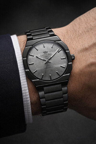 Caverton Mair A stylish black men's watch with a luxurious design – a sophist...