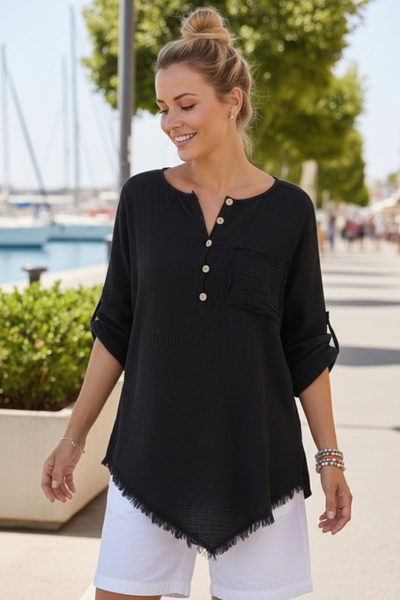 Chiccy Μαύρη μπλούζα με στρογγυλή λαιμόκοψη, κουμπιά, μανίκια 3/4, μία τσέπη,...