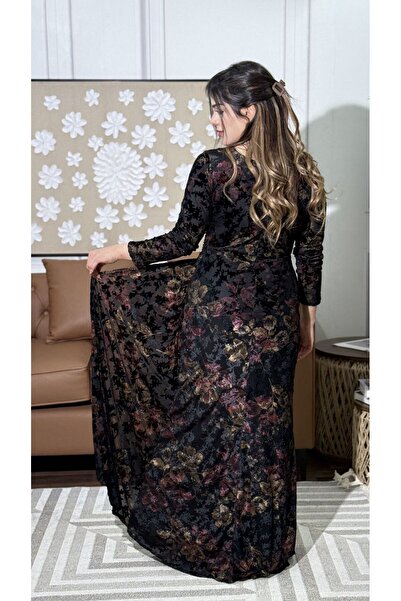 TREASUREISLAND Luxurious dress with an elegant royal design