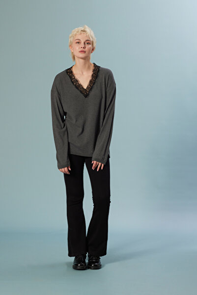 Nisan Lace-Detail V-Neck Sweater