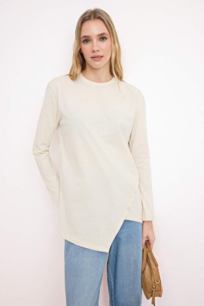 Trendyol Modest Μπεζ κανονικό μονόχρωμο πλεκτό μπλουζάκι με λεπτομέρεια κουμπ...