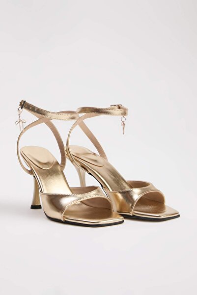 TRENDYOL SHOES Goldene klassische Damenschuhe mit Absatz