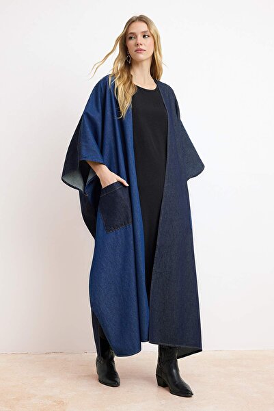 ترينديول كوليكشن مجموعة نَسيبة حافظ × ترينديول عباية من الدنيم الأزرق TCTSS26...