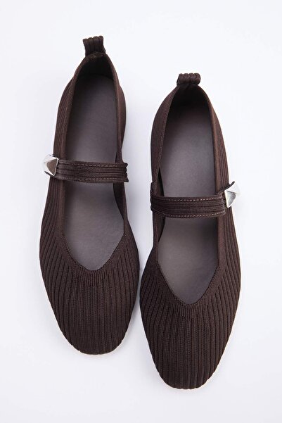TRENDYOL SHOES Braune Strickwaren mit Metall-Accessoire-Detail für Damen-Ball...
