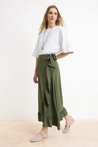 Trendyol Modest Tkana spódnica z falbaną w kolorze ciemnego khaki TCTSS21ET0579