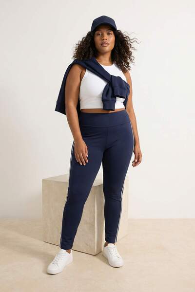 Trendyol Curve Marineblaue, weiche, gebürstete Strickleggings mit Paspelierun...