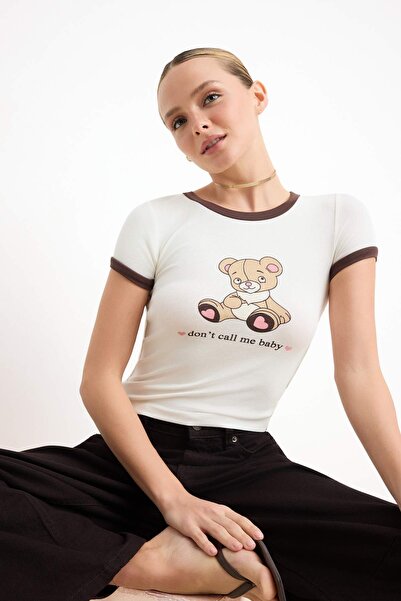 Trendyol Collection Ecru pripijena pamučna rebrasta pletena majica kratkih ru...