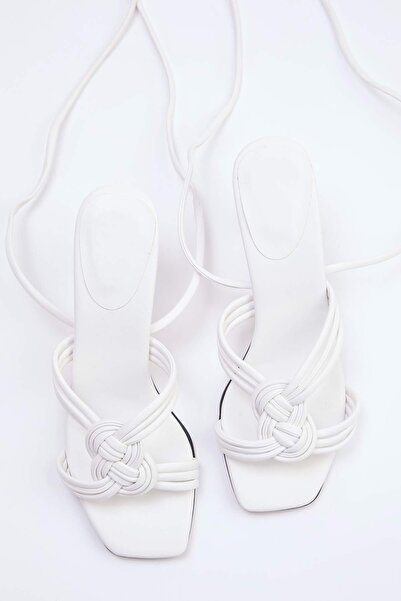 TRENDYOL SHOES Bela vezica, detaljne ženske klasične cipele na petu visine 7,...