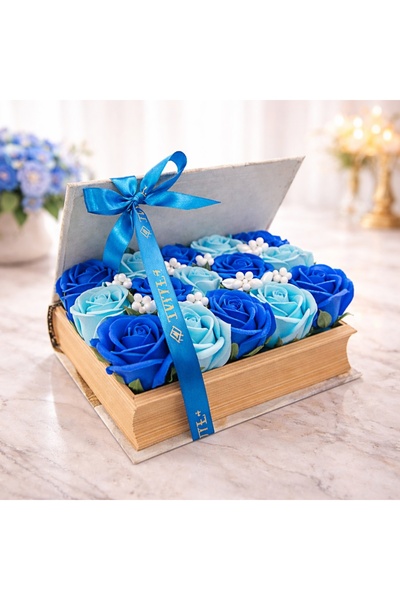 velve Aranjament floral cu 15 trandafiri din sapun, in cutie tip carte, cu fl...