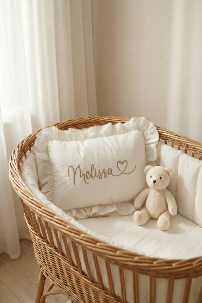 Messido Kişiye Özel Nakışlı İsimli Bebek Yastığı – Fırfırlı,  35x35 cm Bebek ...