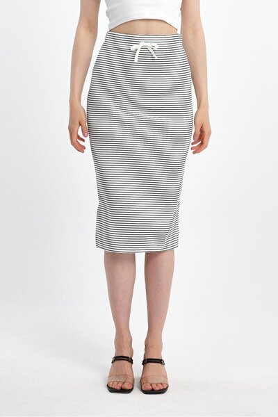 ihraç pazarı Women's Black and White Striped Stretchy Viscose Pencil Skirt