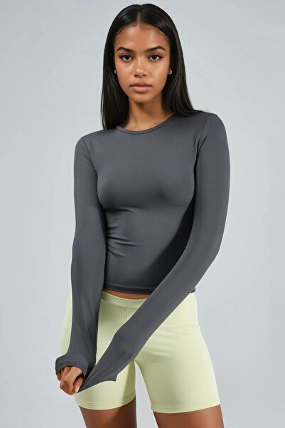 Hiccup بلوزة BUSEM بقصة ضيقة وياقة دائرية وأكمام طويلة