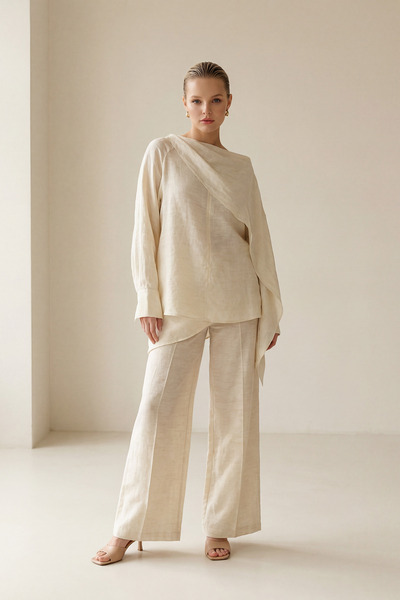 Setre Bluză cu mânecă lungă, croială lejeră, galben deschis, cu decolteu asim...