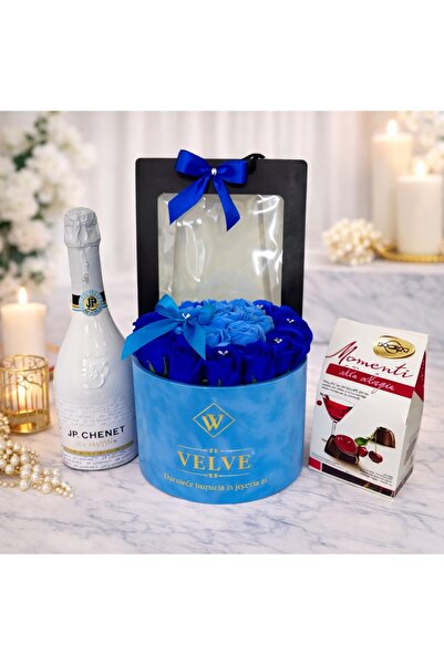 velve Pachet cadou Splendor,Vin spumant,Praline,aranjament floral cu trandafi...