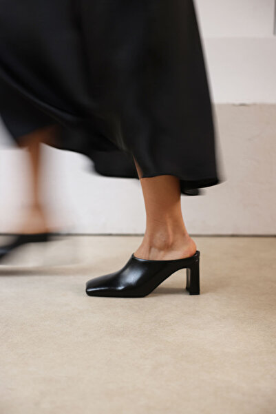 LUTVELIZADE Topuklu 2540 - Küt Burun Terlik Siyah Kadın Topuklu