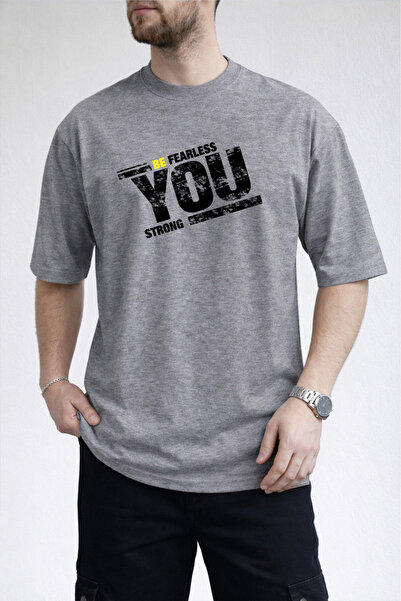 caddekombin Tricou gri pentru bărbați, cu design Fearless și Strong, cu impri...