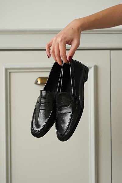 MODAADAM Balerini Olbin cu talpă plată pentru femei - negru-piele lăcuită