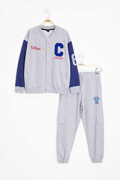Cansın Mini Сірий спортивний костюм для хлопчиків з вишитим логотипом коледжу...