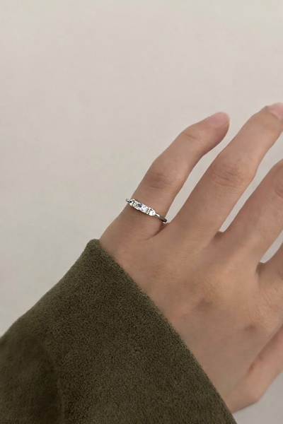 Okko Store Serpent Finger Cut Stone Ring