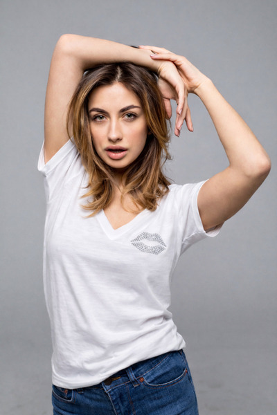 TWINTICKS Stone Detailed Lip Print White Women's T-Shirt – V-Neck Cotton Basi...