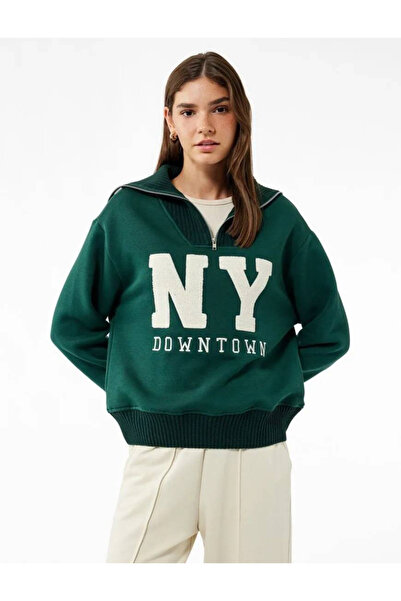 Koton سويت شيرت كبير الحجم مطرز على شكل دمية دب بأكمام طويلة وسحاب نصفي